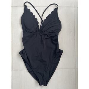 La Blanca Swim One Piece Scalloped Swimsuit Swimwear Beach